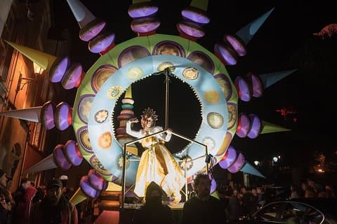 3つのパーティーと最も幽霊の出る城を含むアイルランドのハロウィーン