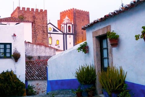 Fra Porto - Privat tur til Fatima, Nazare og Obidos med drop-off i Lissabon