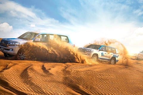 Abu Dhabi: Morgenørkensafari med kameler og sandboarding