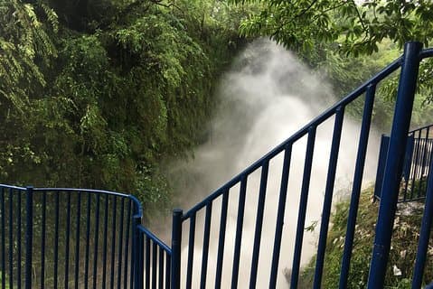 Tour rápido de la cascada de Devi