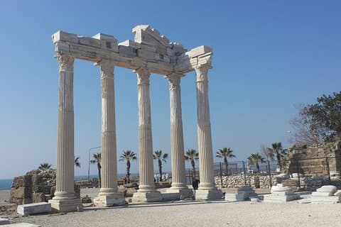 Tour privato romantico a piedi a Side - gemme nascoste