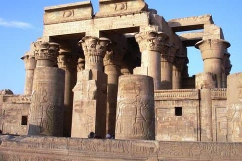 From Luxor: Private Day Trip to Edfu and Kom Ombo