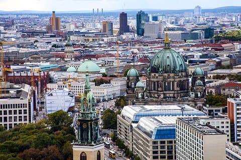 Arrivo privato o trasferimento di partenza da / per aeroporto di Berlino