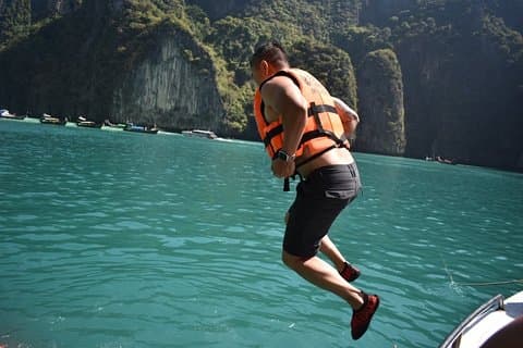 Phi Phi Islands Speedboat Full-Day Tour fra Phuket + Buffet Lunch