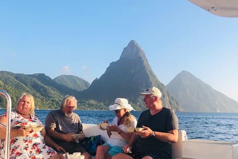 Excursion en bateau privé à Sainte-Lucie, bain de boue, cascade et plage