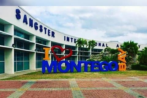 Private Airport Transfer to Jewell Grande