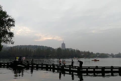 Excursion privée d'une journée à Hangzhou depuis Shanghai: lac Xihu, temple Lingyin, etc.