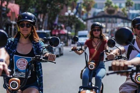 Visite guidée en scooter d'une heure par GPS: quartier du port / Gaslamp