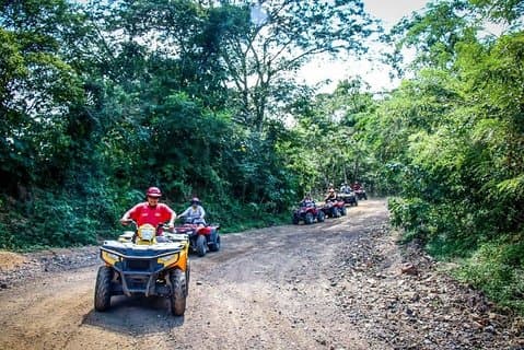 ATV emocionante compartilhado, cachoeiras, vida selvagem e degustação de tequila"