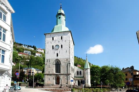 Bergen med bil privat tur med lokal matsmaking