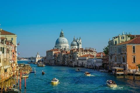 Best walking tour of Venice: main sights & secret spots known only by the locals