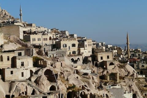 Private overføringer Nevşehir Apt til/fra Kaymaklı eller Özkonak underjordiske byer