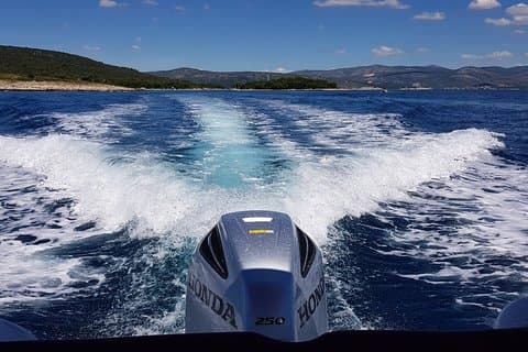 Tour privado en lancha rápida (5 islas) desde Trogir o Split