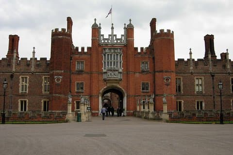 Private Tour des Hampton Court Palace von London aus