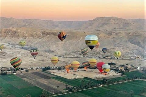 Un paquete Paseo en globo aerostático al amanecer en Luxor y tour privado de Cisjordania