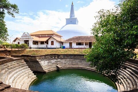 Den hellige by Anuradhapura fra Mount Lavinia