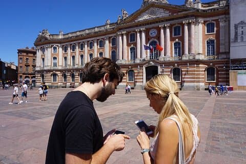Self-guided track game to discover Toulouse