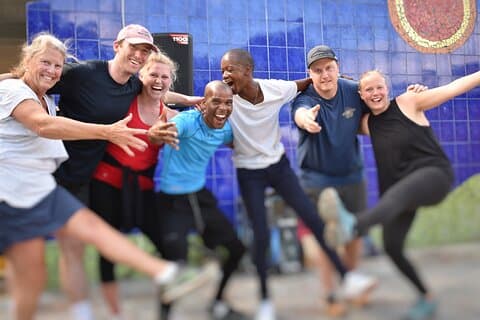 Afrikansk Zumba og inspirerende historier med NGO-barn, hotellhenting og fotoshoot-tillegg