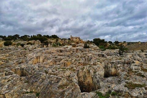 Tuvixeddu Necropolis: the cult of the dead in Punic and Roman times