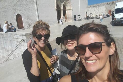 Ville d'Assise avec déjeuner gastronomique et excursion au bord des vins depuis le port de Civitavecchia