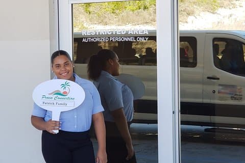 Delad Providenciales flygplatstransfer (tur / retur)