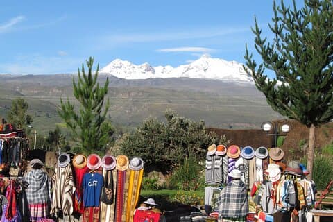Colca Canyon Tour 2d Kort fottur + Overnatting i liten landsby som slutter i Puno