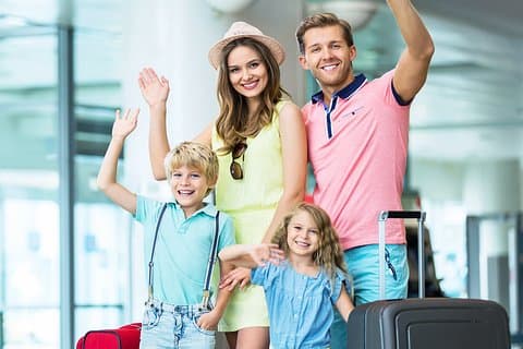 Transfert privé à l'arrivée: de l'aéroport de Santorin à l'hôtel