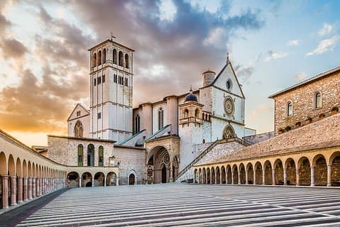 Assisi med gourmetlunsj og vin hel dag fra Firenze