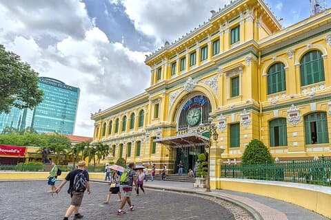 1-day Ho Chi Minh city and Cu Chi tunnels group tour