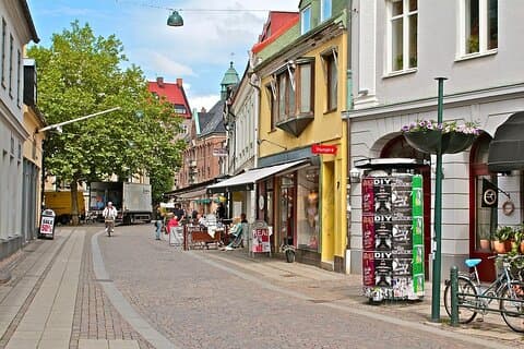 Private Romantic Walking Tour of Malmo with Castle and Park