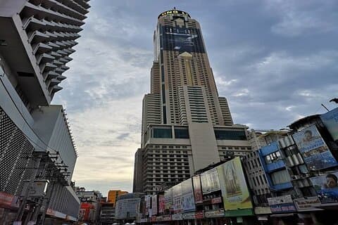 Skaldjurs- och grillbuffémiddag på Baiyoke Sky Hotel