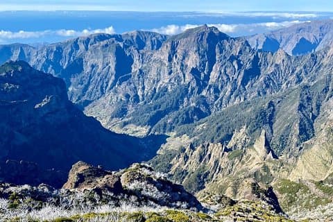 Ochtendtransfer naar Pico Do Arieiro, wandeling naar Pico Ruivo en terugkeer vanuit Teixeira