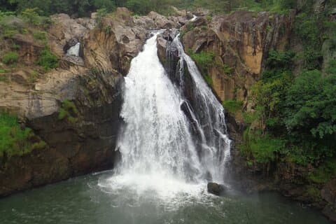 Waterfall and sight seeing tour around Belihuloya