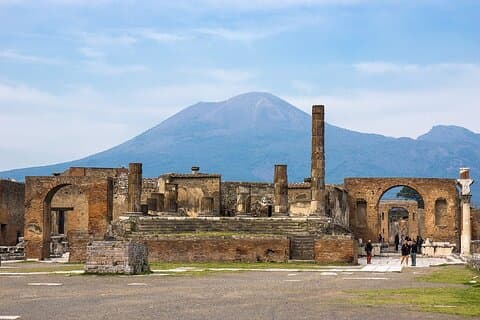 Utforska Pompeji och Vesuvius på en privat heldagstur