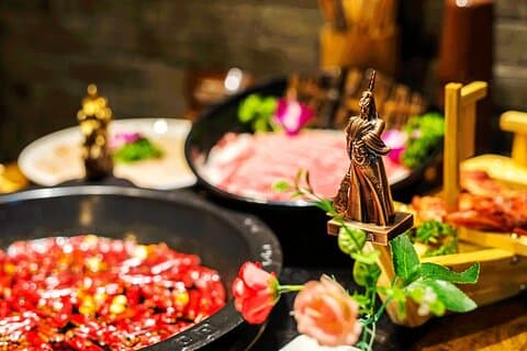 Hot Pot Dinning Experience with Amazing Shanghai Night Lights
