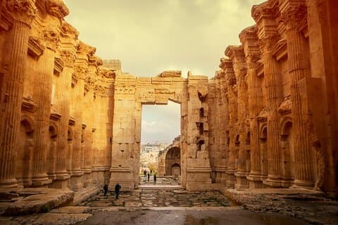Tour guidato privato intorno a Baalbek Anjar e Ksara
