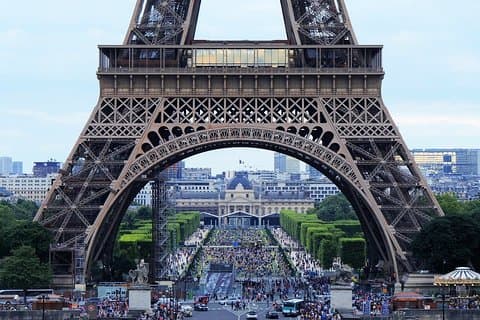 Excursão a pé privada em Paris com um guia profissional