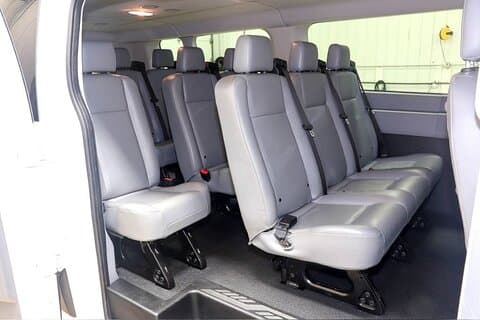 Direkt privat flygplatstransfer fyra eller fler personer (enkel väg)