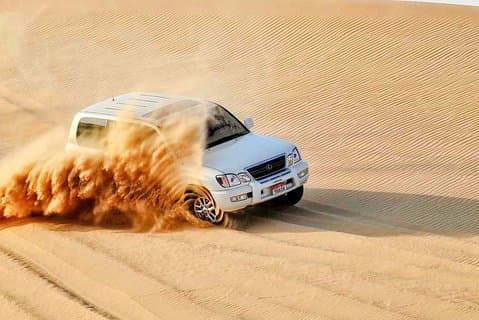 Rode duinen, sandboarden, kameelrijden en barbecueën in Al Khayma Camp