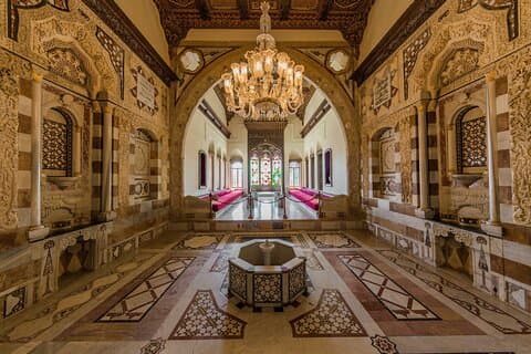 Private Führung durch Beiteddine und Deir el Qamar