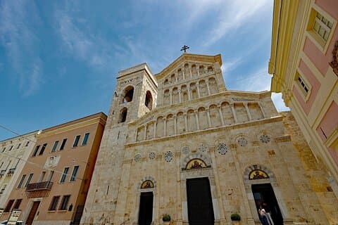 Tour privado a pie por Cagliari con guía profesional