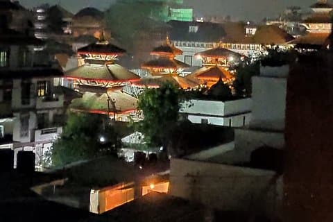 3 timers nat Pashupatinath Aarati-tur