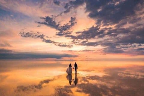 Uyuni Salt Flats & Colored Lagoons – 3-Day Journey