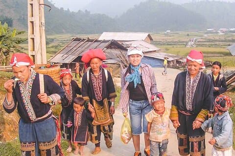 Red Dao village of Ta Phin by bike half day tour