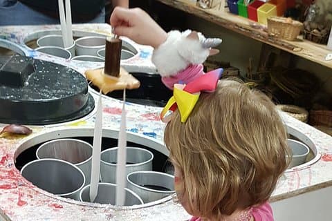 Make your own candles in our Dresden candle workshop