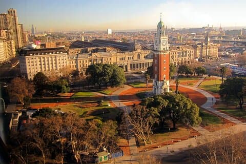 Al norte de la ciudad