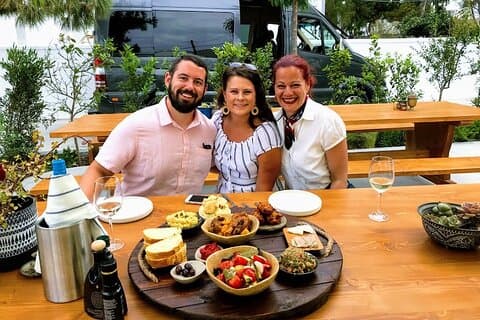 Erleben Sie wie ein Einheimischer Santorini Essen und Weinprobe