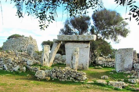 Halbtägige private Tour zu Menorcas Denkmälern und Wundern