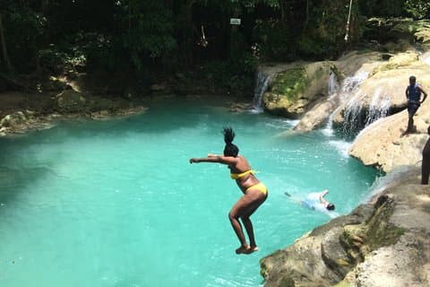 Privat transfer tur och retur från Ocho Rios till Blue Hole och tillbaka