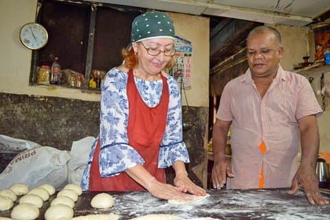 パナドゥラからのスリランカの伝統的なパン屋の経験